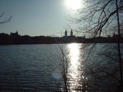 Kirchtrme hinter Stadtsee